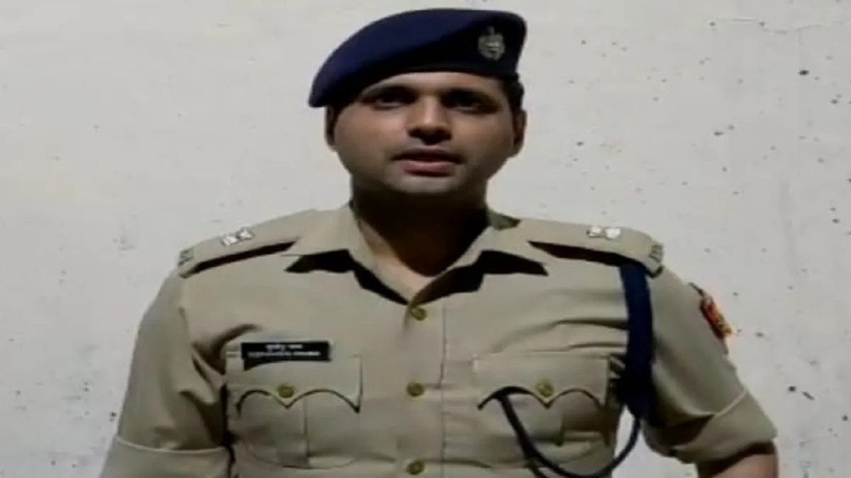 235 मरीजों के लिए मसीहा बना दिल्ली पुलिस का यह अधिकारी, समय रहते ऑक्सीजन पहुंचाने में की मदद- India TV Hindi