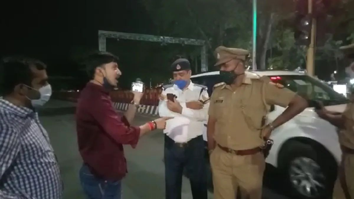 lucknow man roaming on hazratganj chowraha threatens police बिना मॉस्क नाईट कर्फ्यू में घूम रहे थे य- India TV Hindi