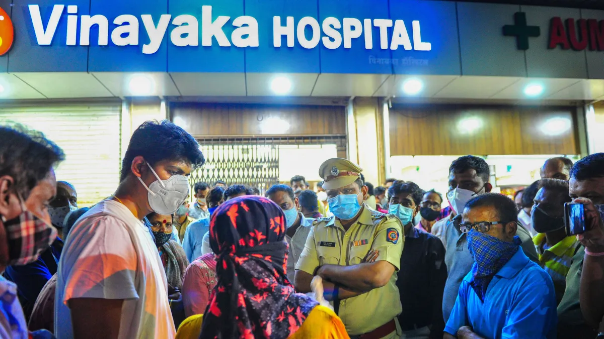 महाराष्ट्र: दो अस्पतालों में ऑक्सीजन की कमी से 10 लोगों की मौत, परिजनों का दावा- India TV Hindi