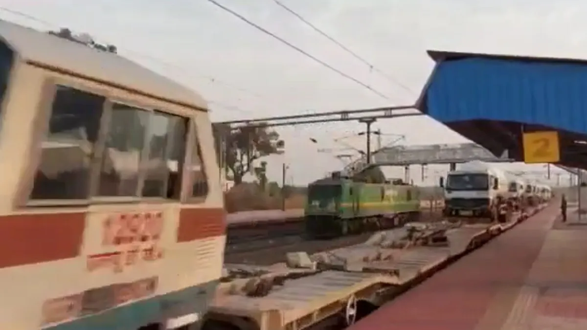 Oxygen express departs to bhopal jabalpur from bokaro रेलवे के एक्शन ने पकड़ी 'रफ्तार', बोकारो से MP- India TV Hindi