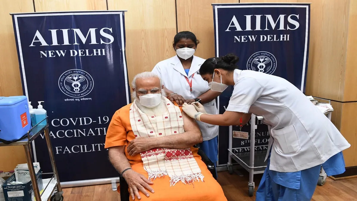 प्रधानमंत्री मोदी ने ली कोरोना वैक्सीन की दूसरी डोज, ट्वीट कर दी जानकारी- India TV Hindi