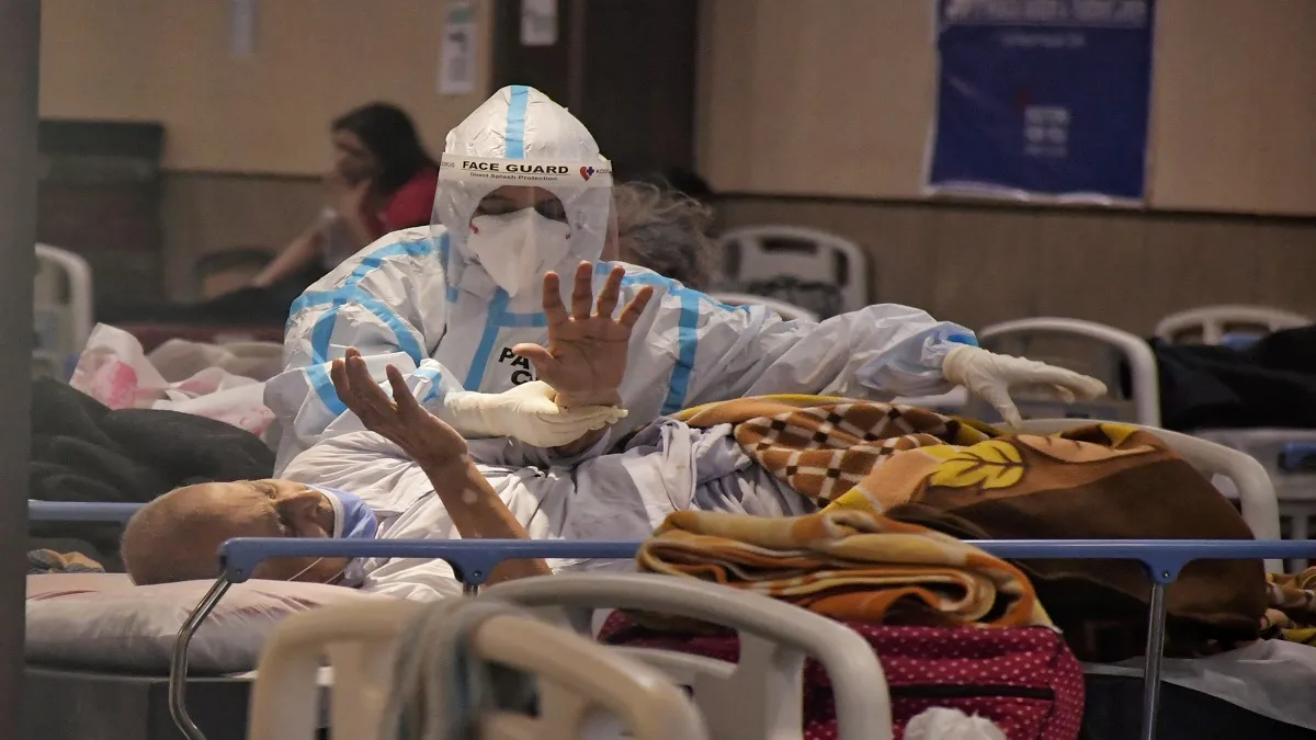 Coronavirus in Delhi oxygen Supply Hospital Beds meeting between kejriwal Anil baijal Corona: दिल्ली- India TV Hindi