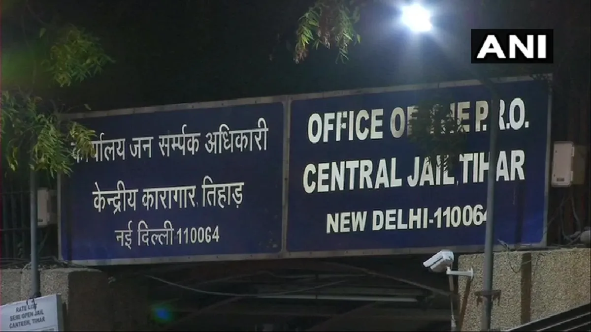 Delhi Tihar jail coronavirus 112 prisoner not surrendered after emergency bail तिहाड़ जेल: कोरोना की- India TV Hindi