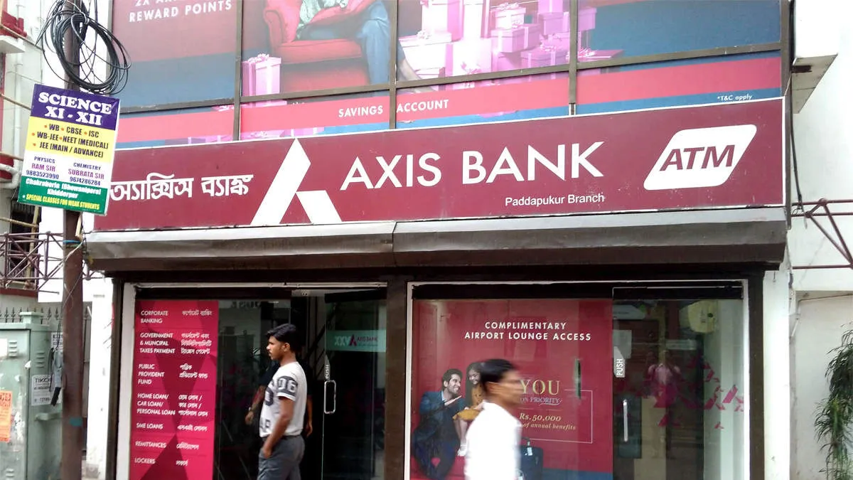 Axis Bank में महंगा हुआ खाता...- India TV Paisa