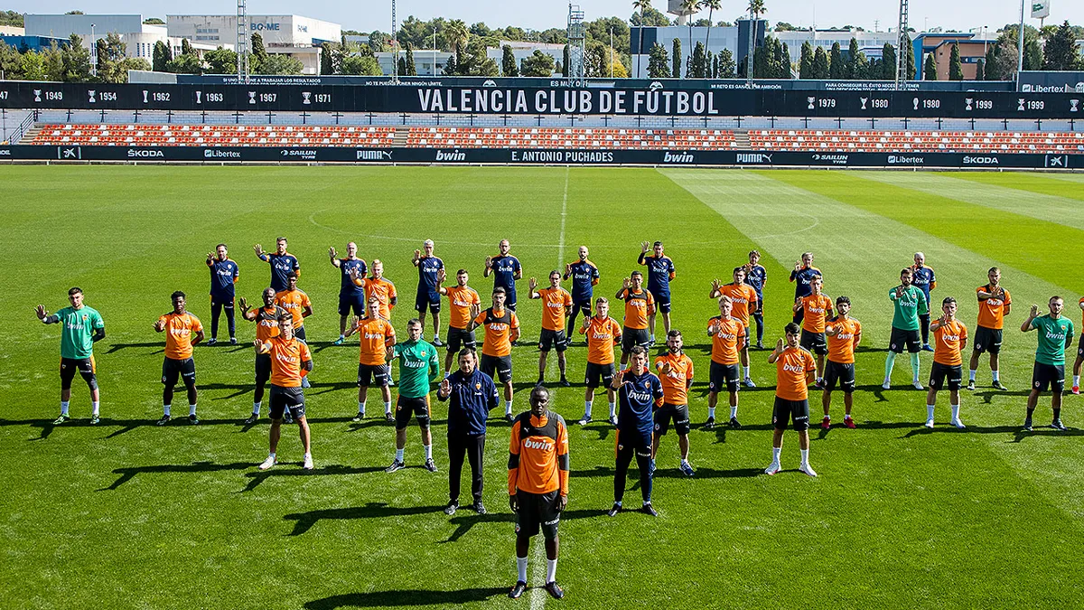 Valencia players off the field after racial remarks - India TV Hindi