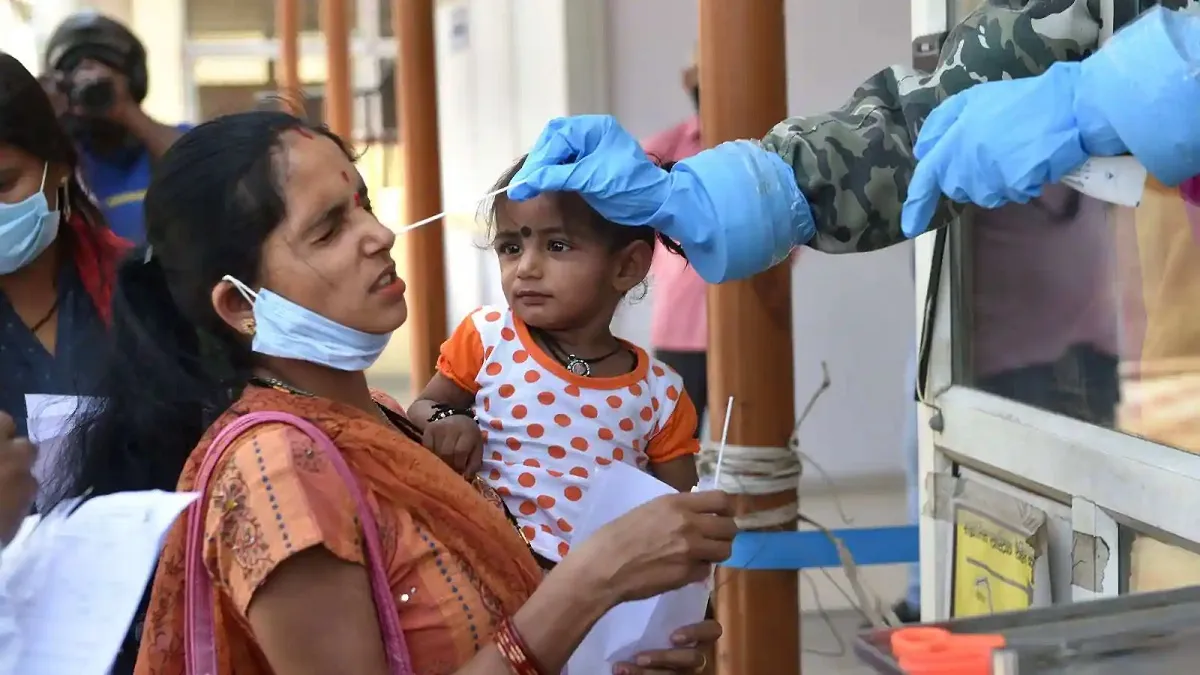 Uttar Pradesh reports record 33214 new Coronavirus cases, 187 fatalities- India TV Hindi