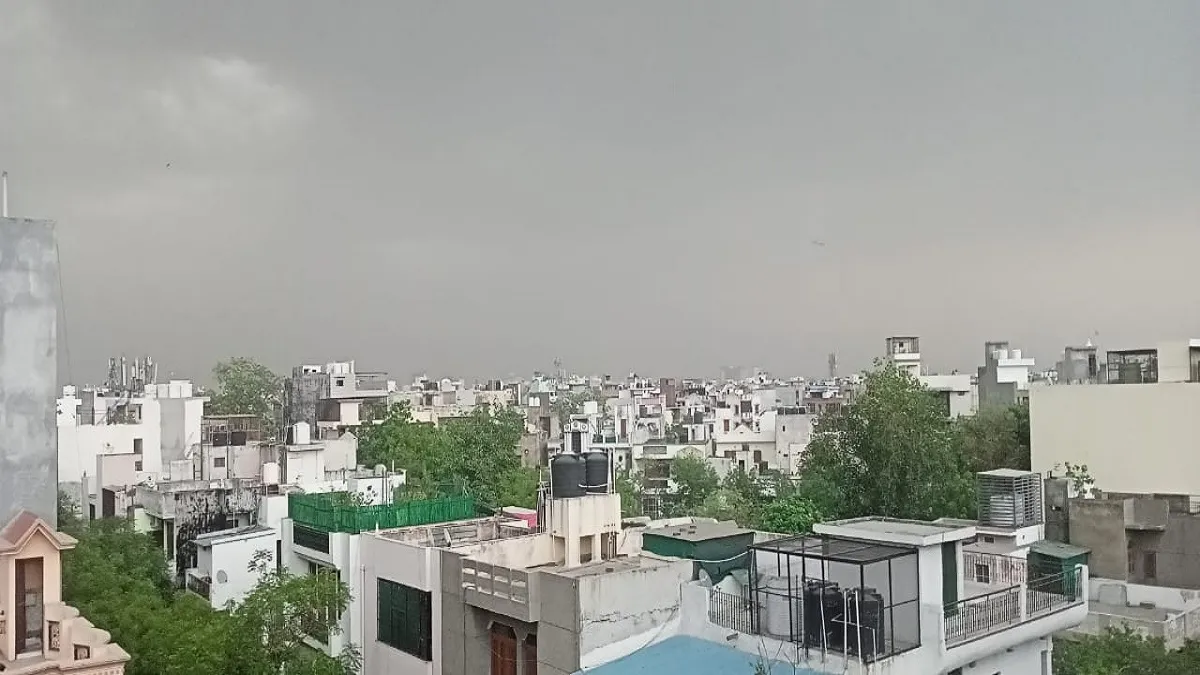 दिल्ली-एनसीआर में छाए घने बादल, बारिश के साथ आंधी की आशंका- India TV Hindi