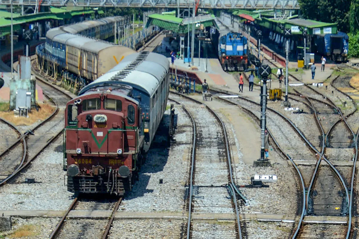 2023 तक सभी रेलवे ट्रेक...- India TV Paisa