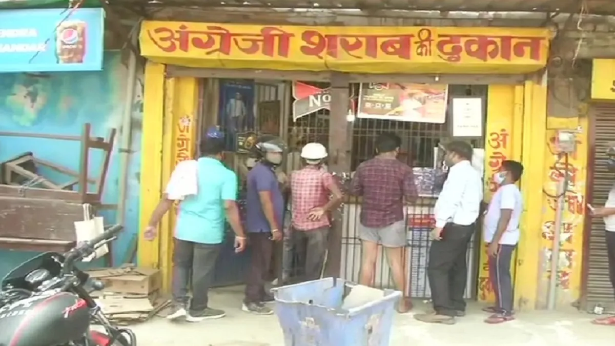 liquor shops could opened in delhi lockdown may be extended दिल्ली: खुल सकती हैं शराब की दुकानें, लॉ- India TV Hindi