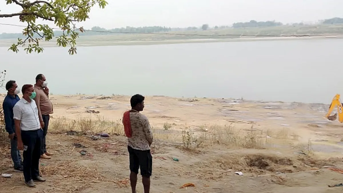 बिहार में गंगा से अब तक निकाले गए 73 शव, सभी यूपी से बहकर आए- India TV Hindi