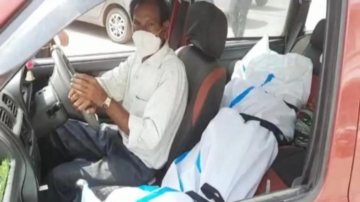गाड़ी की सीट पर बेटी की लाश बांधकर 80km दूर घर तक ले गया पिता- India TV Hindi
