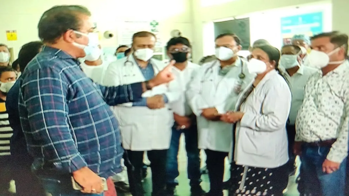 गहलोत सरकार के मंत्री प्रताप सिंह खाचरियावास महिला डॉक्टर पर जमकर बरसे, कहा- फोन क्यों नहीं उठाते आप- India TV Hindi