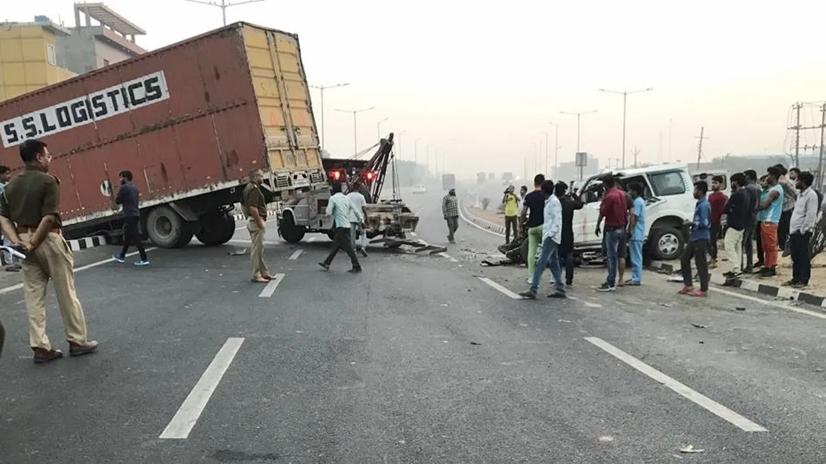 keshav prasad maurya security vehicle accident 3 policeman injured उप मुख्यमंत्री केशव प्रसाद मौर्य - India TV Hindi