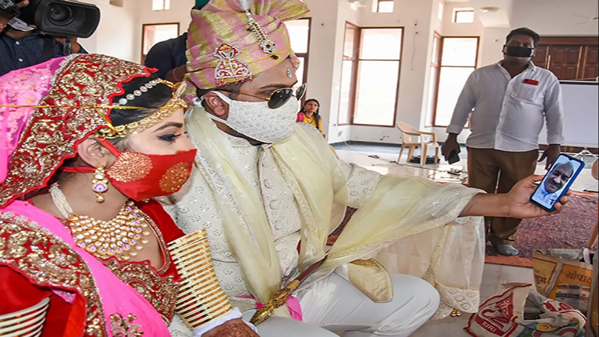 यूपी: विवाह समारोह को लेकर नई गाइडलाइंस जारी, अब केवल सिर्फ इतने लोग ही हो सकेंगे शामिल - India TV Hindi