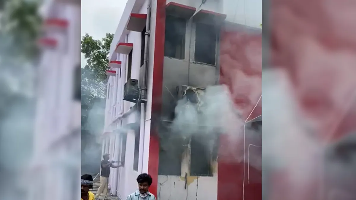 Fire at residence of jitan ram manjhi son santosh manjhi residence जीतनराम मांझी के बेटे संतोष मांझी- India TV Hindi