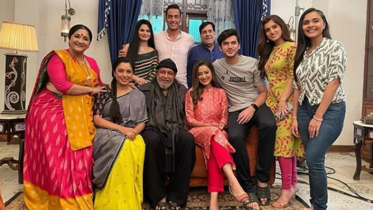 टीवी शो 'अनुपमा' के सेट पर अचानक पहुंचे मिथुन चक्रवर्ती, बहू मदालसा और अन्य कलाकार को चौंके- India TV Hindi