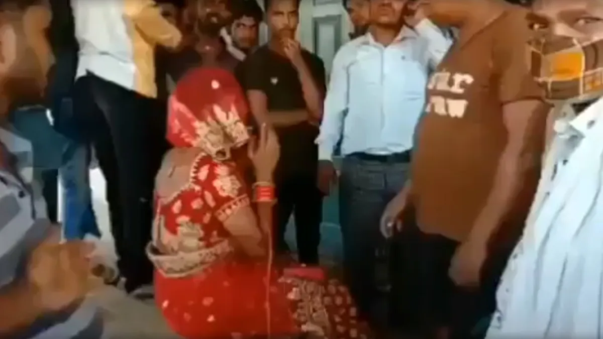 badhoi man wears lehanga choli to look like bride and attend marriage लहंगा-चोली पहनी, नकली बाल लगाए- India TV Hindi