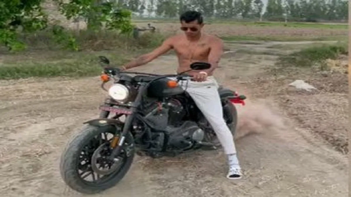 नवदीप सैनी ने बाइक पर...- India TV Hindi