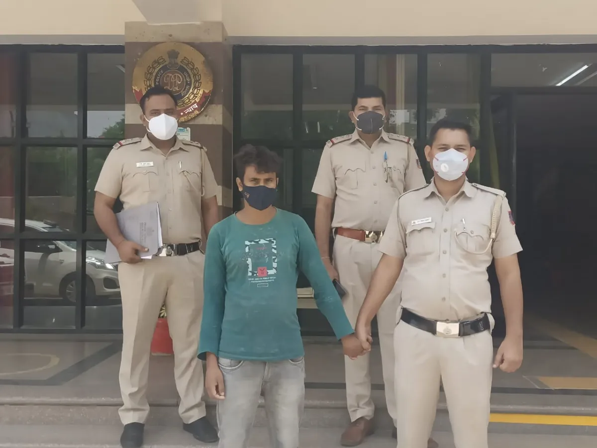 Accused of posting objectionable photos of woman on social media arrested from Hyderabad- India TV Hindi