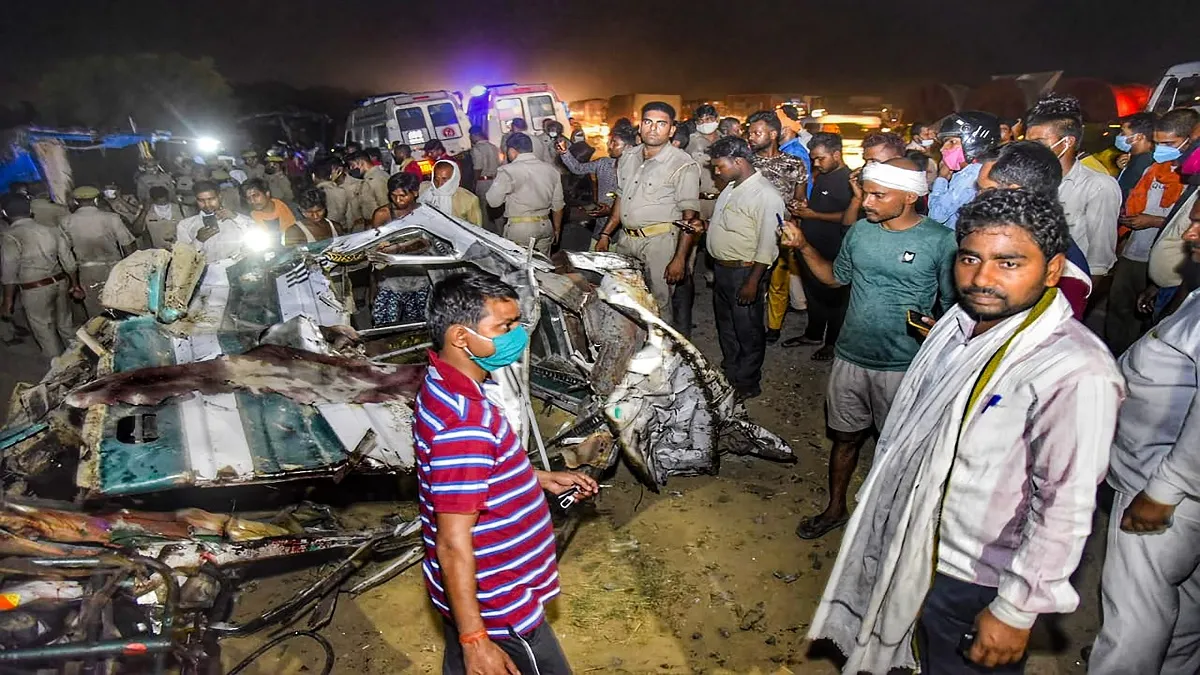 कानपुर: सड़क हादसे में 17 लोगों की मौत, 5 घायल, सीएम योगी ने हादसे पर दुख जताया- India TV Hindi