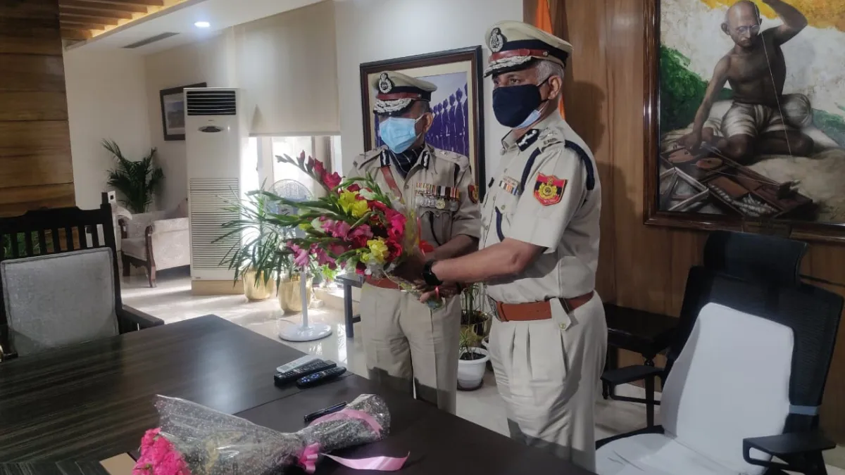 दिल्ली पुलिस कमिश्नर एसएन श्रीवास्तव की विदाई, बालाजी श्रीवास्तव ने संभाली कमान- India TV Hindi