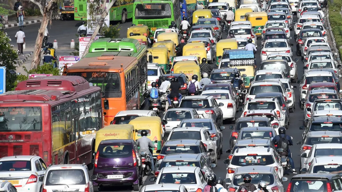 चलते-फिरते वाहनों से कार में भरवा सकेंगे CNG, दिल्ली में सर्विस शुरू- India TV Hindi