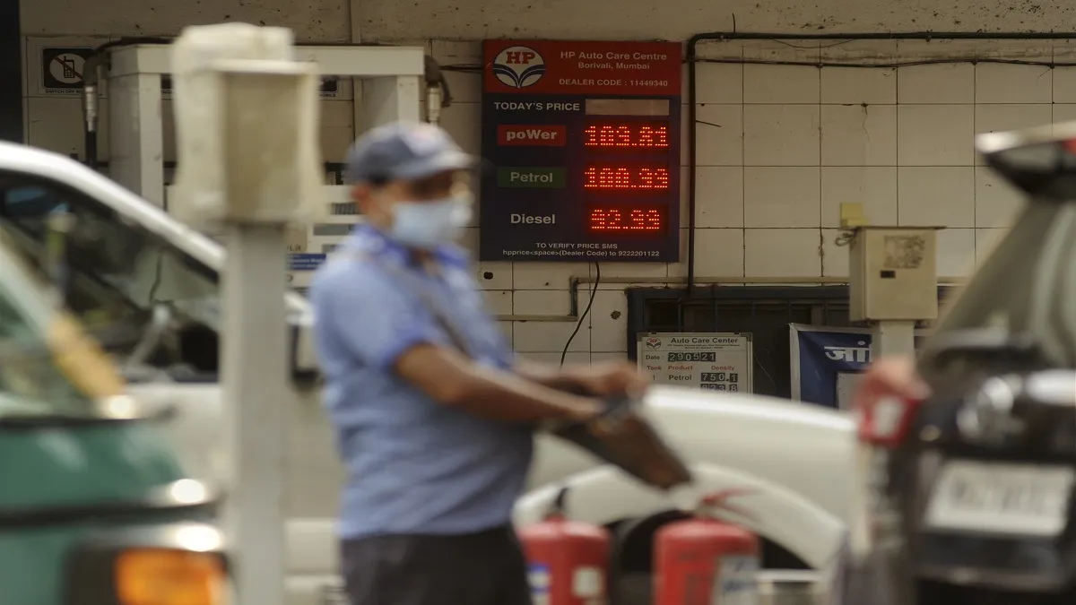 Petrol diesel price today Petrol prices crosses 100 mark in mumbai bhopal ladakh check delhi other c- India TV Paisa