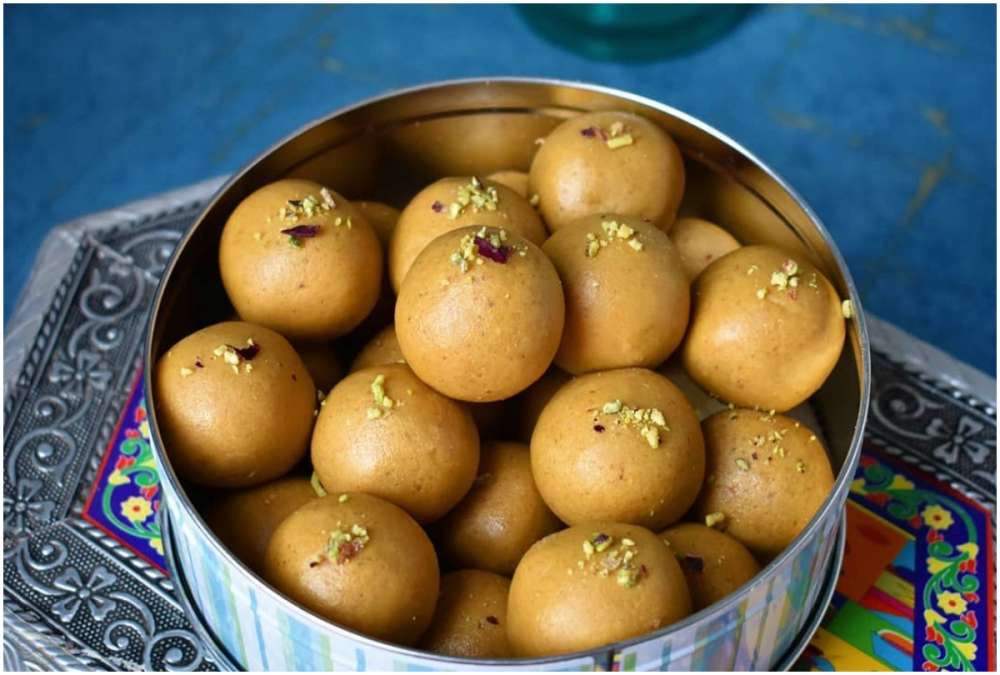 Besan ladoo recipe in hindi desi ghee besan ladoo recipe-Recipe: खाना है  कुछ मीठा तो घर पर बनाएं देसी घी के बेसन लड्डू, मिलेगा बाजार वाला स्वाद -  India TV Hindi News