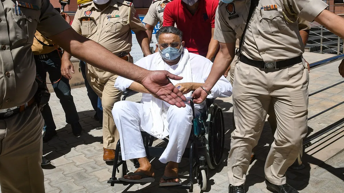 Mukhtar Ansari demands TV in jail also asks for daily health checkup मुख्तार अंसारी ने योगी सरकार पर- India TV Hindi