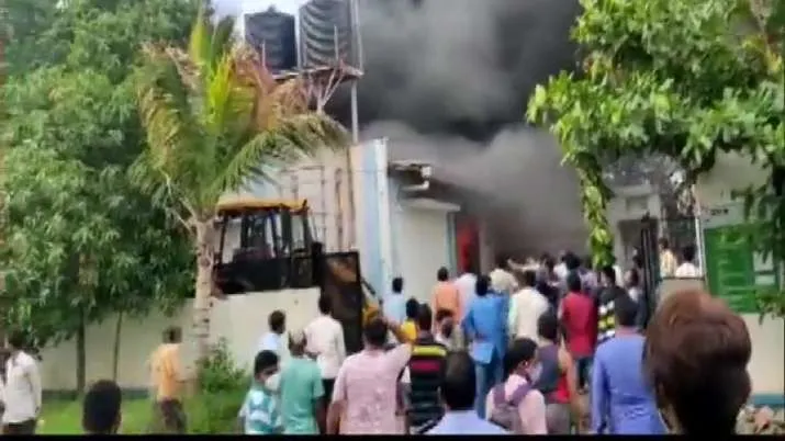 Fire at chlorine dioxide production company in Pune- India TV Hindi