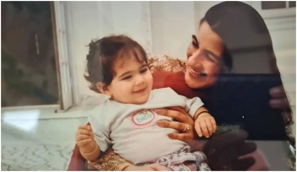 saif ali khan sister saba ali khan shares childhood picture of sara ali khan with amrita singh - India TV Hindi