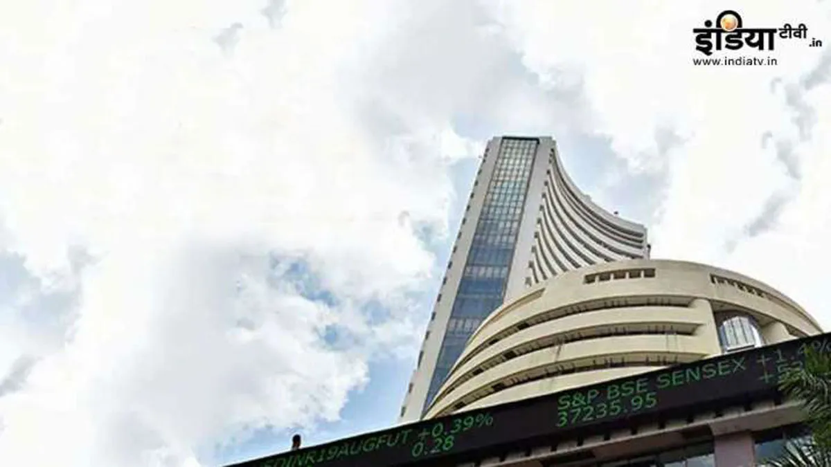 Sensex 226 अंक उछलकर रिकार्ड ऊंचाई पर, साप्ताहिक आधार पर भी बाजार में बढ़त- India TV Paisa