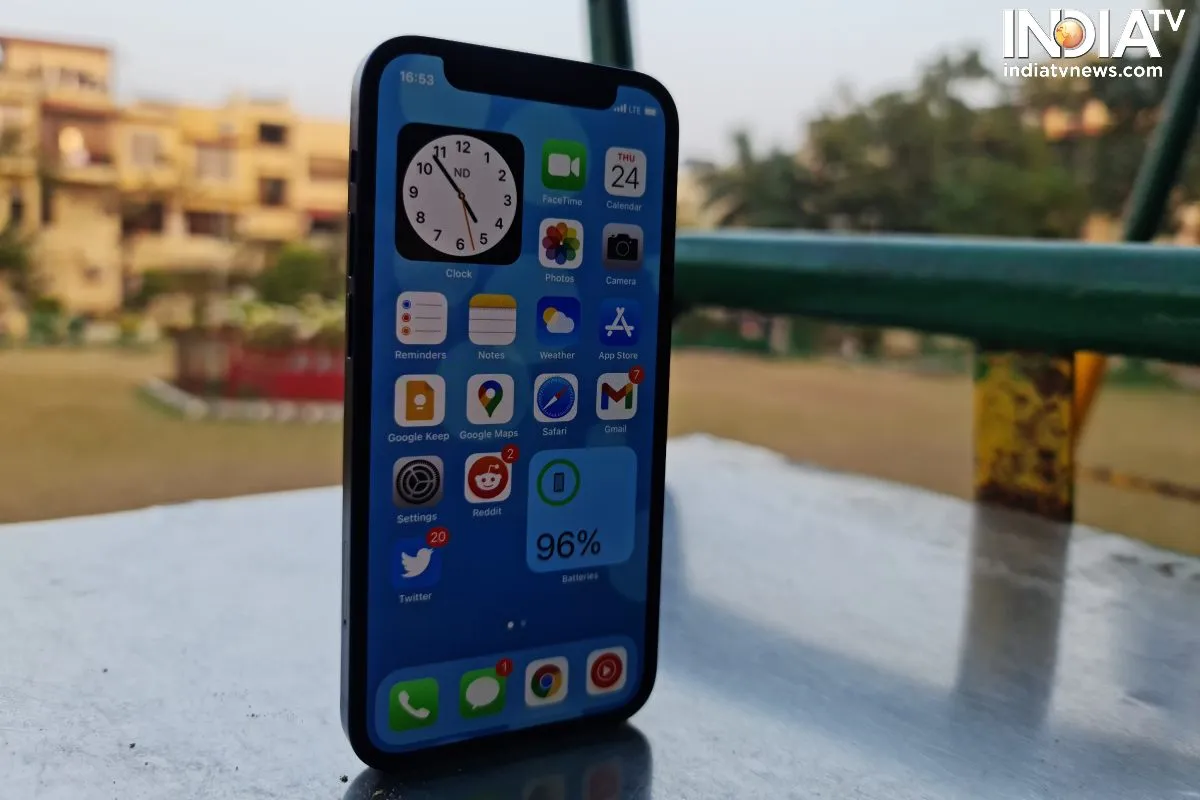 Apple iPhone- India TV Paisa