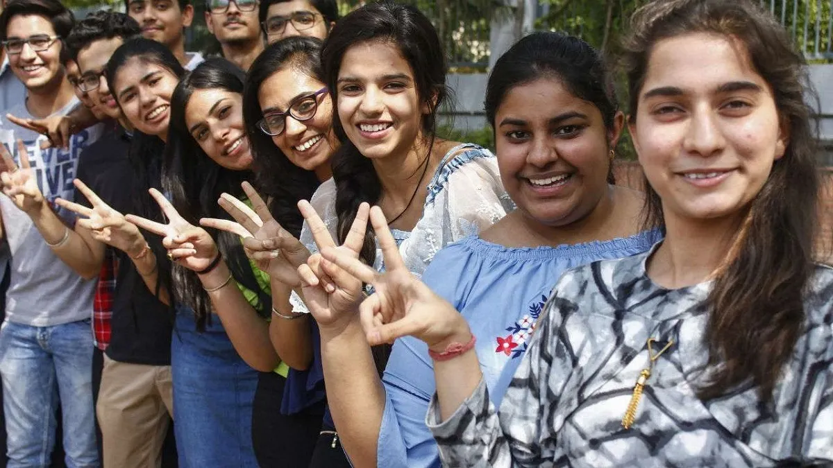 CBSE Class 12 Results: विशेषज्ञ बोले- कक्षा 12 में उच्च अंकों के चलते कॉलेज में दाखिला लेने में 'कठि- India TV Hindi