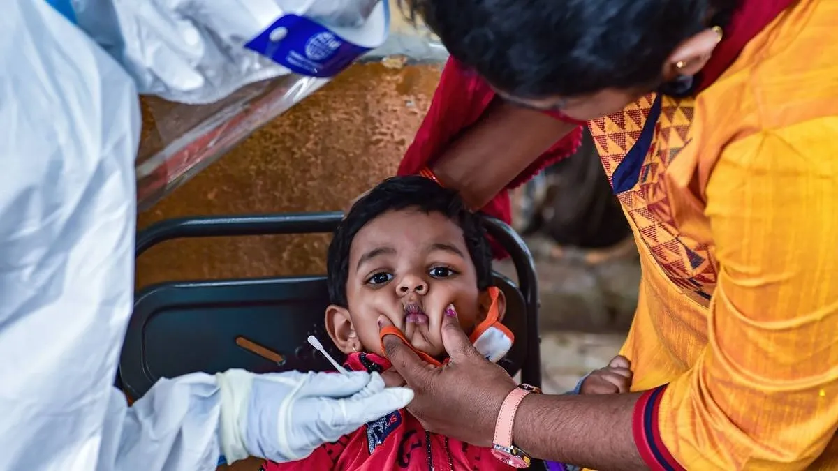 कोरोना की तीसरी लहर कब आएगी, बच्चों को कब लगेगी वैक्सीन? रणदीप गुलेरिया ने दी ये जानकारी- India TV Hindi