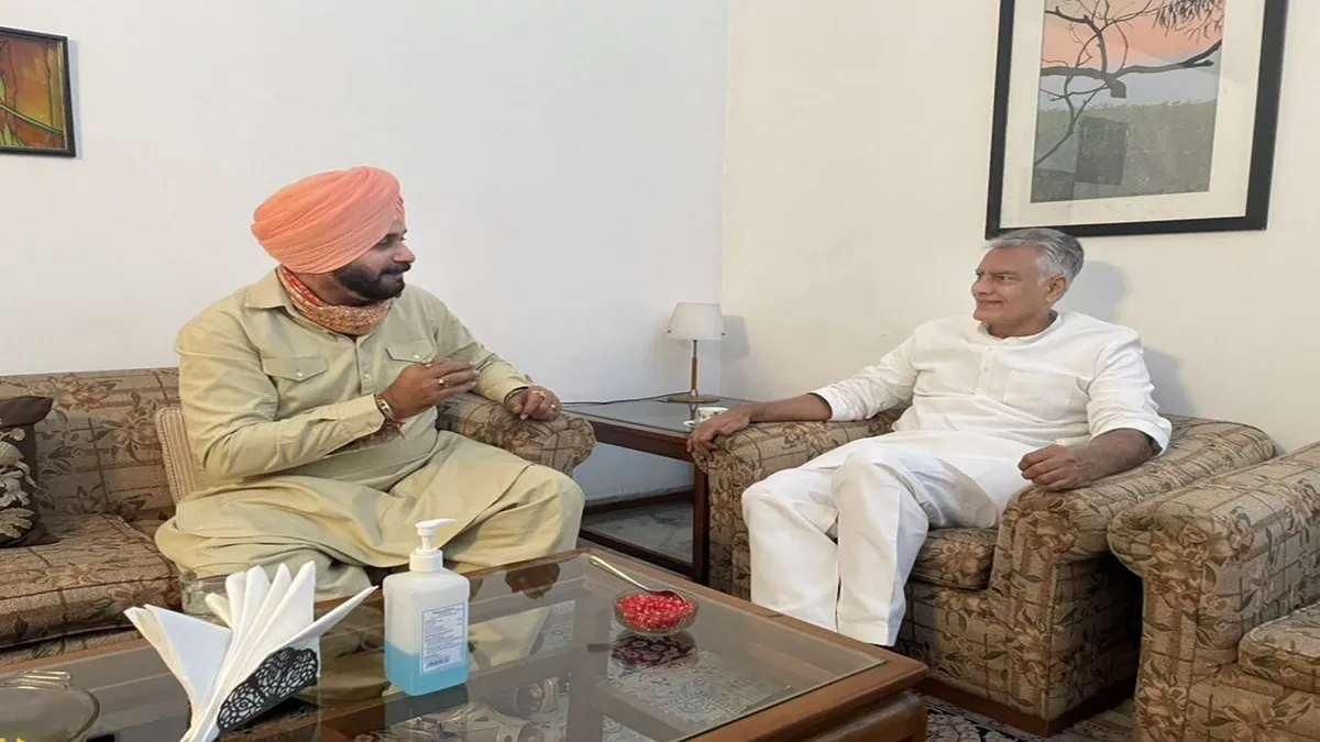 Congress leader Navjot Singh Sidhu meets Punjab Congress chief Sunil Jakhar at his residence in Panc- India TV Hindi