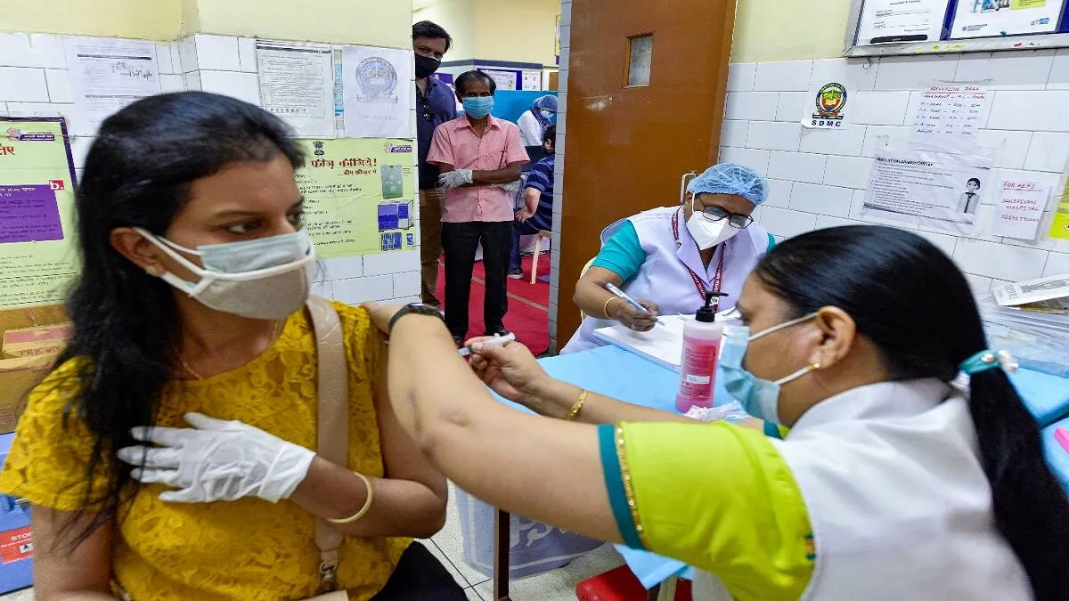 भारत में अब तक कोविड टीके की 39.49 करोड़ से अधिक खुराकें दी गयी: स्वास्थ्य मंत्रालय - India TV Hindi