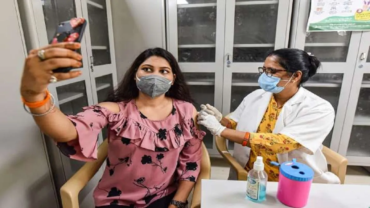  देश में अबतक कोविड-19 टीके की 45 करोड़ से अधिक की खुराक दी गईं : सरकार - India TV Hindi