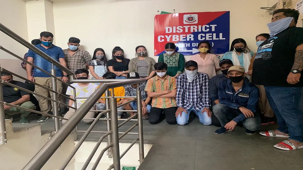 fake call centre used to dupe Americans busted in delhi  दिल्ली में बैठकर अमेरिकियों से कर रहे थे ठग- India TV Hindi