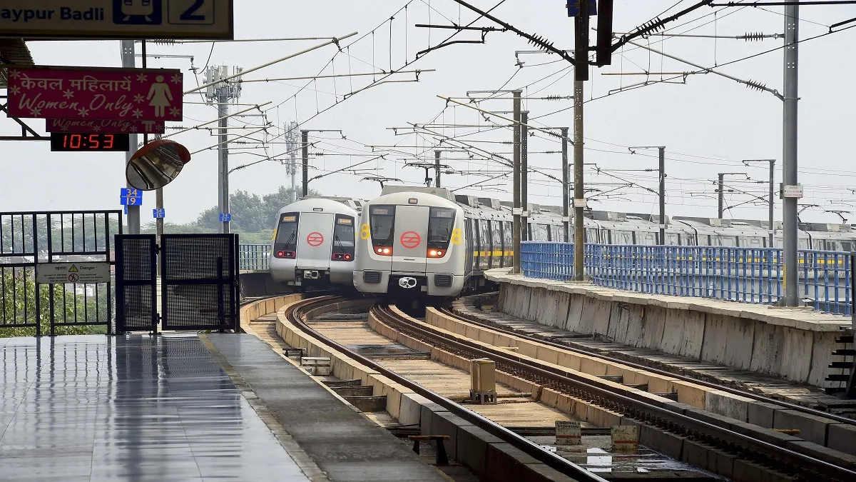 Delhi Metro में यात्रा करने...- India TV Hindi