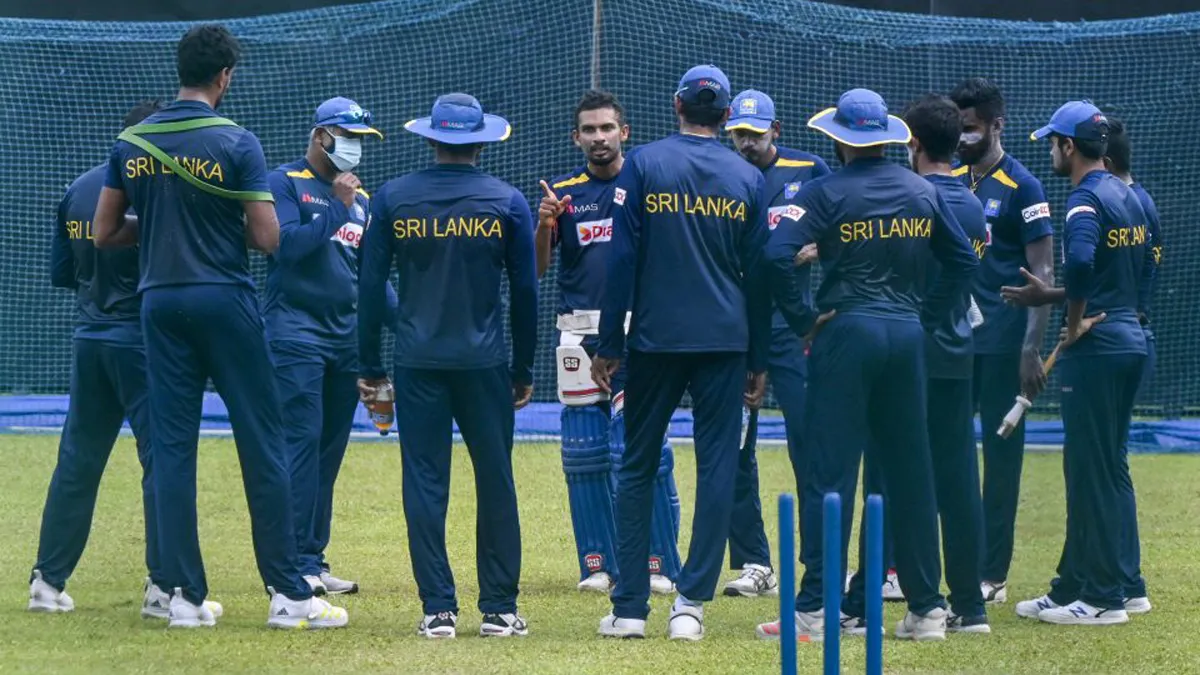 Sri Lankan coach got players trained by wearing PPE kit, video went viral- India TV Hindi