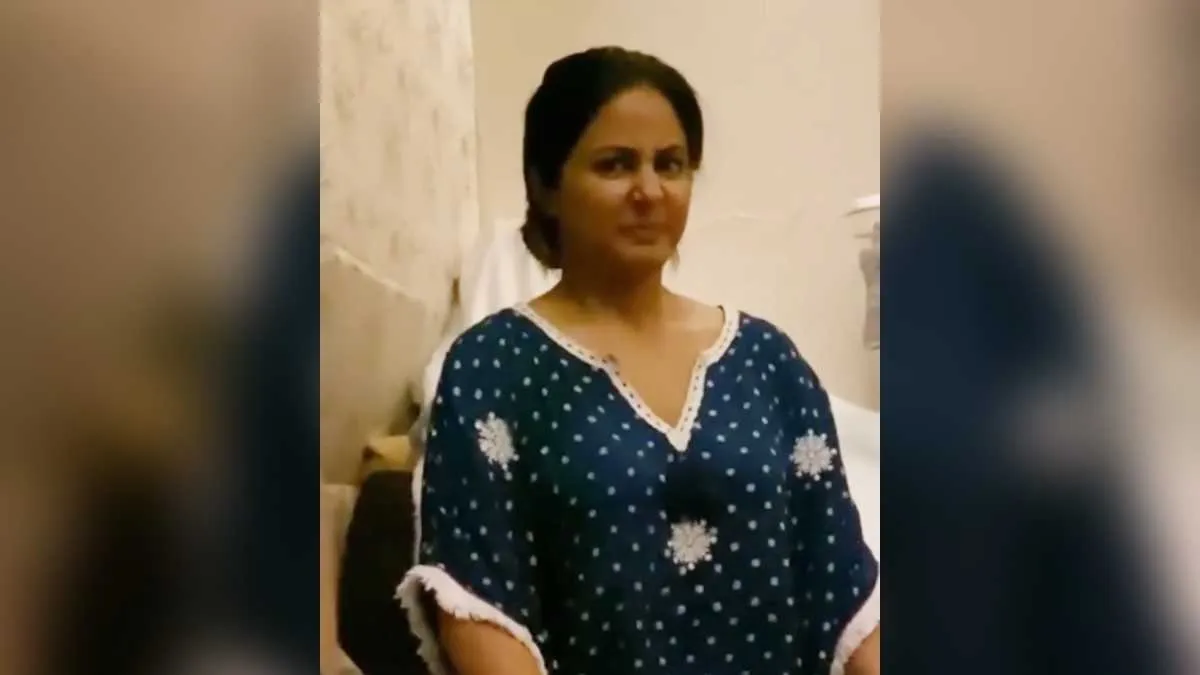 Hina Khan got angry while doing Pranayama watch instagram video - India TV Hindi