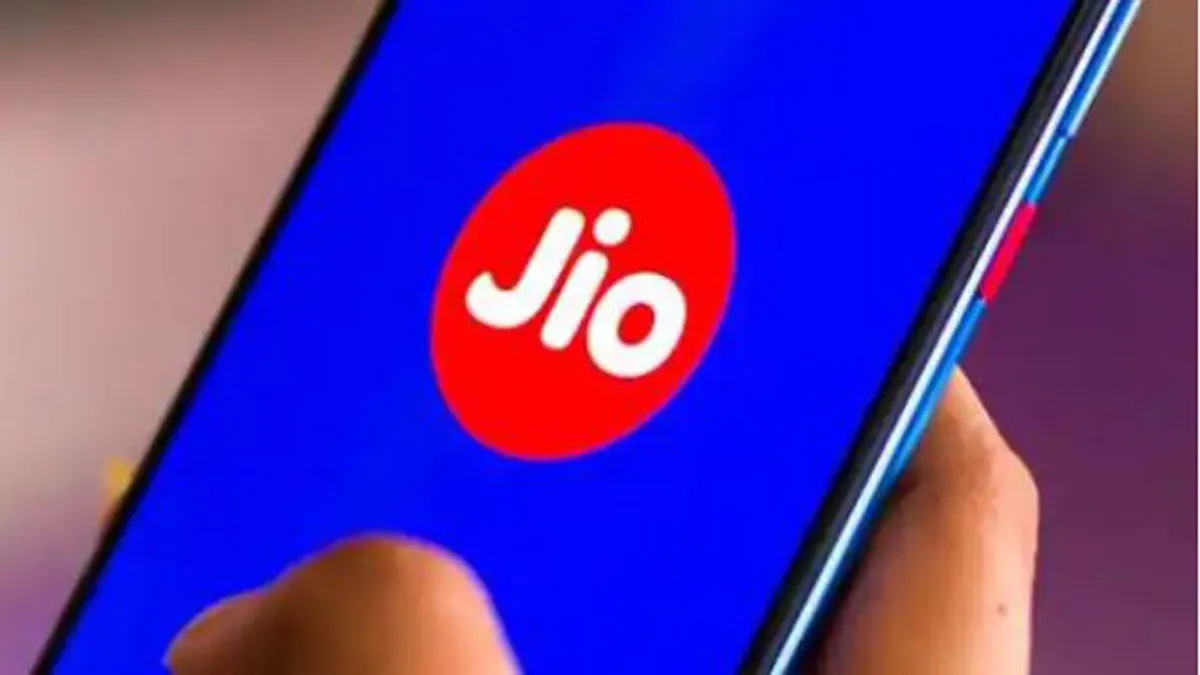 Jio को टक्कर देने के लिए चीन की इस कंपनी ने भारत में लॉन्च किए 2 सस्ते फोन, कीमत मात्र 1299 रुपए से - India TV Paisa