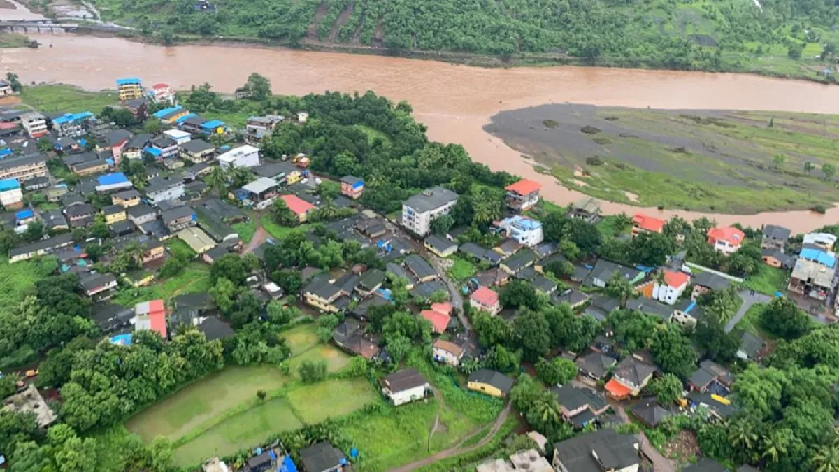 भारी बारिश से महाराष्ट्र में भारी तबाही, रायगड में 36 लोगों की गई जान- India TV Hindi