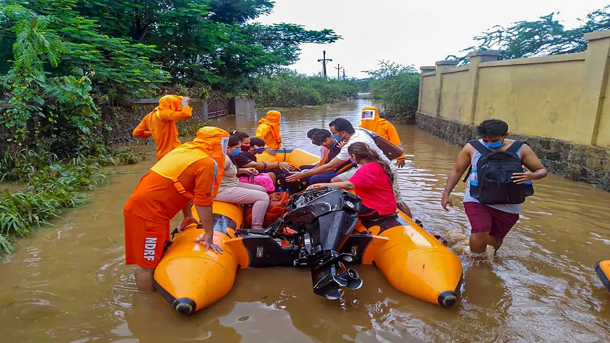 ठाणे, पालघर में भारी बारिश; कई गांव में भारी नुकसान, एनडीआरएफ तैनात - India TV Hindi