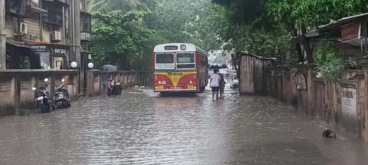 मुंबई में भारी बारिश...- India TV Hindi