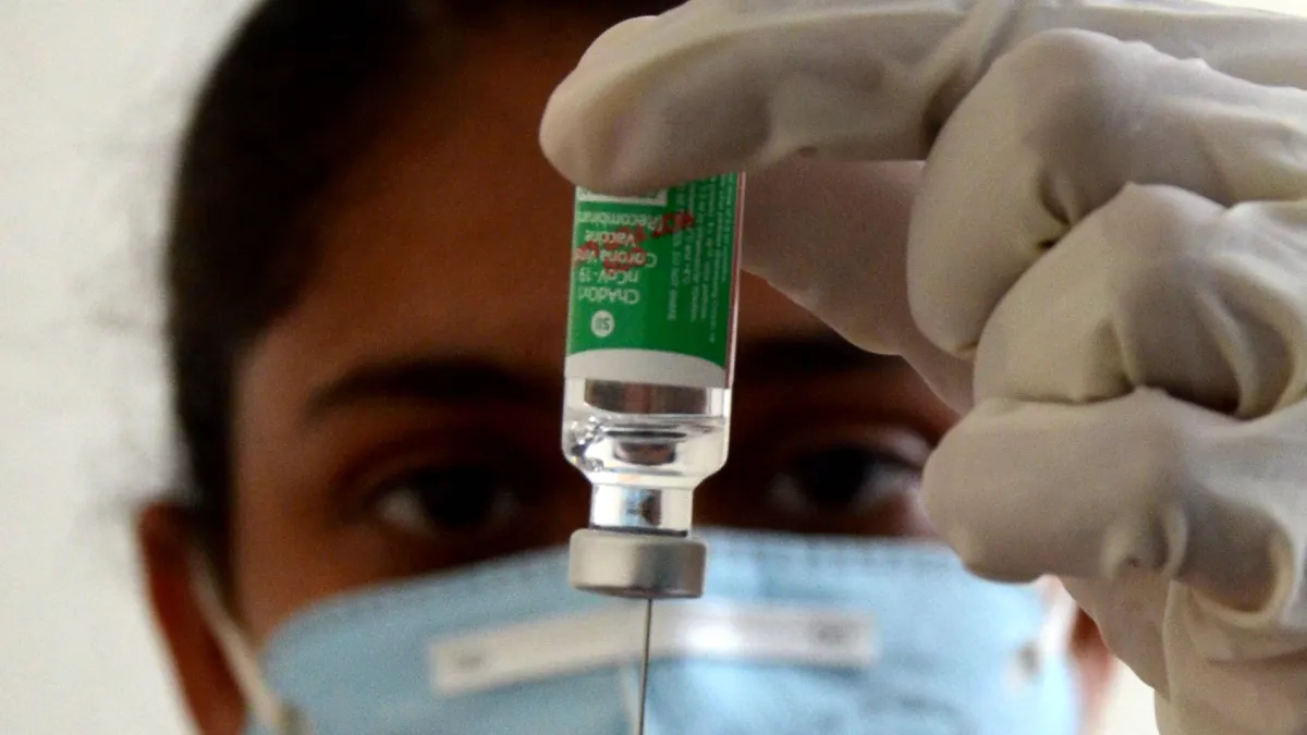 कोरोना से कैसे जीतेगी दिल्ली? कोविशील्ड टीके का भंडार हुआ खत्म- India TV Hindi
