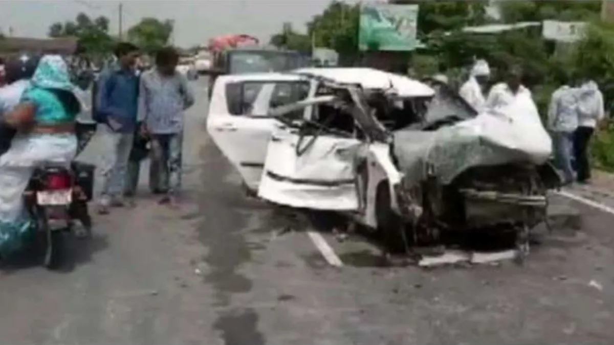 छत्तीसगढ़ में सड़क दुर्घटना में नायब तहसीलदार समेत तीन लोगों की मौत- India TV Hindi