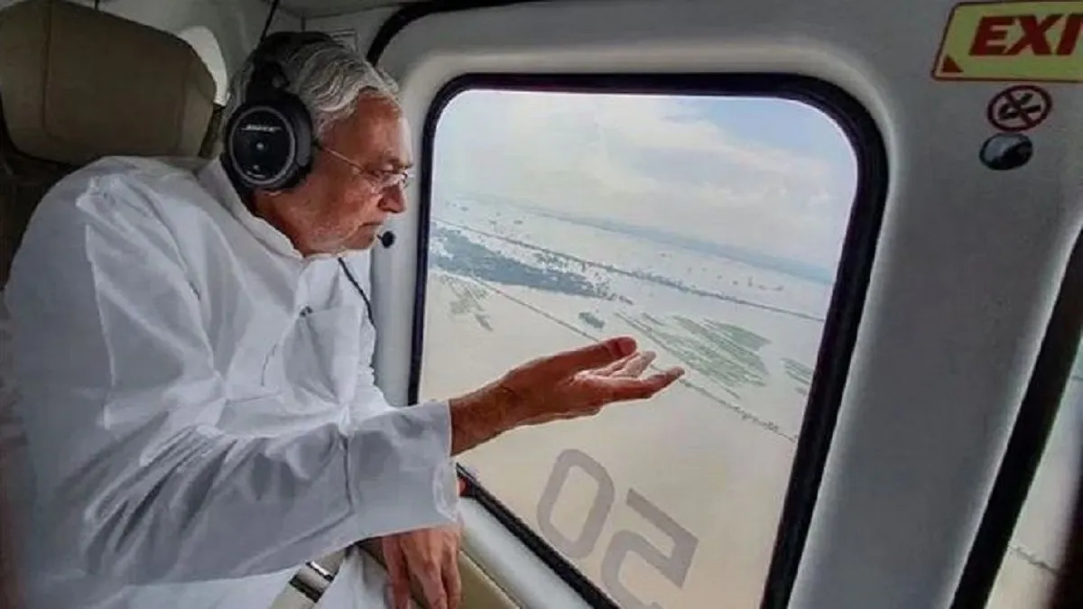 CM Nitish Kumar conducts aerial survey of flood affected areas of Bihar- India TV Hindi