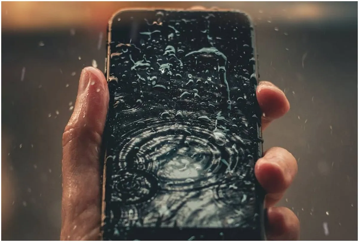 If phone get wet try these tricks to fix it- India TV Hindi